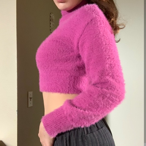 Soft Fleece Cropped Turtle Neck Magenta Sweater - Picture 4 of 6